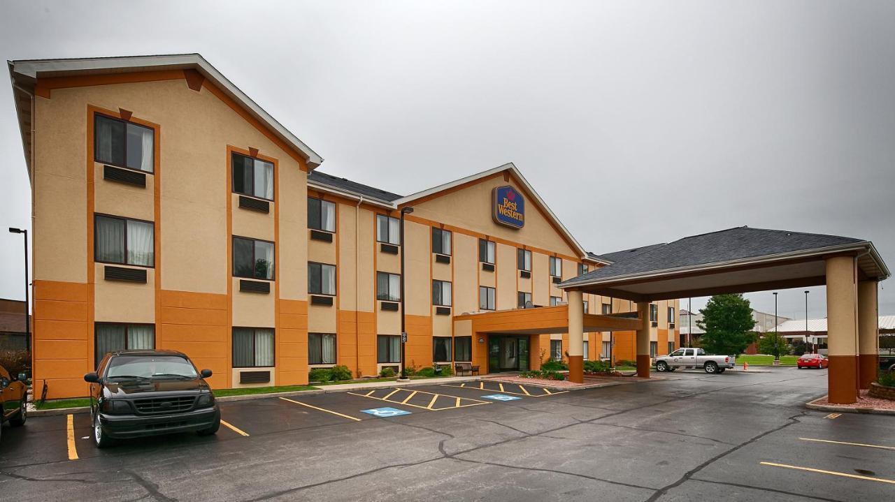 Inn & Suites Merrillville Exterior photo