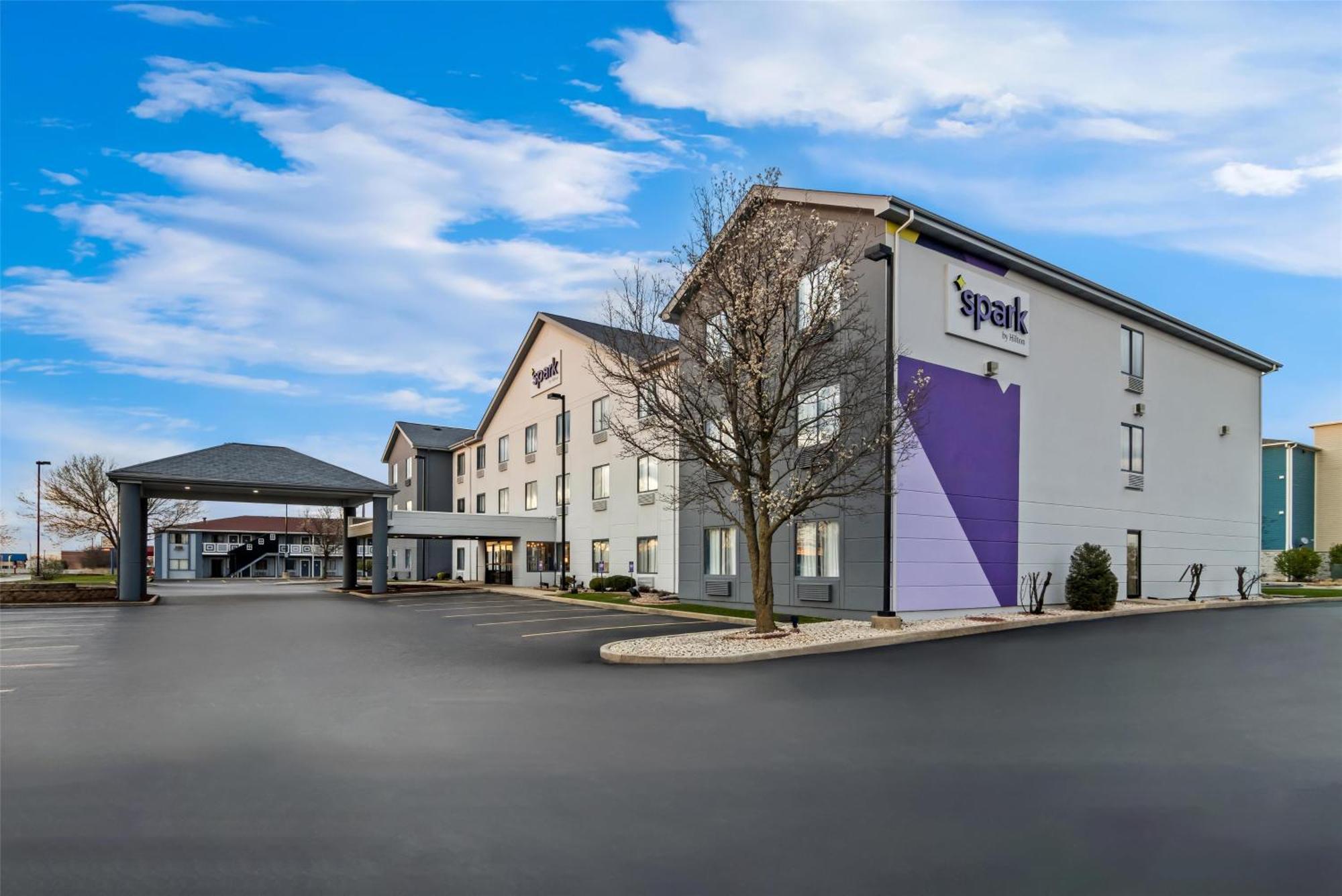 Inn & Suites Merrillville Exterior photo